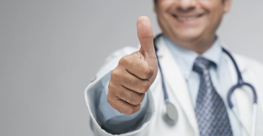 Ингаляции при сухом кашле оказывают удивительно действенный эффект. Они очень быстро переводят его во влажный, а затем помогают полностью устранить, чем значительно улучшают общее самочувствие пациента.