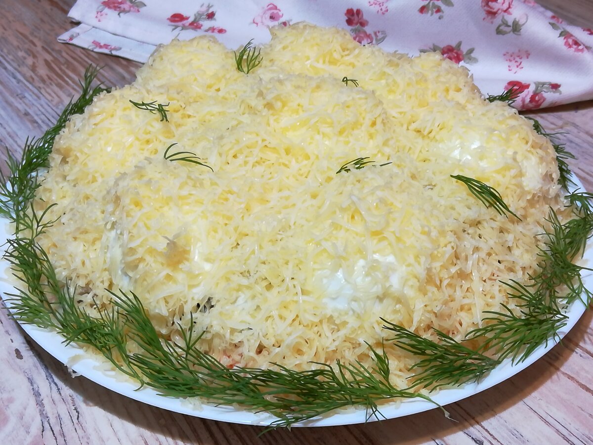 Салат Снежные сугробы с курицей и грибами