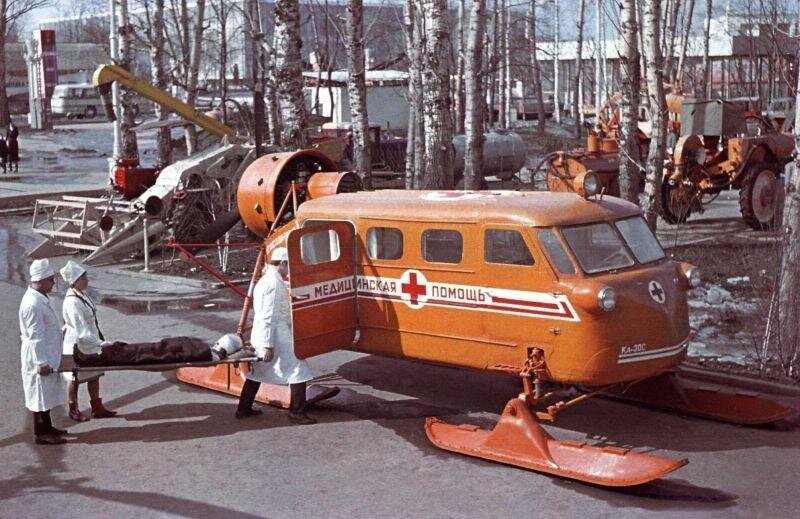Медицинский вариант аэросаней Ка-30