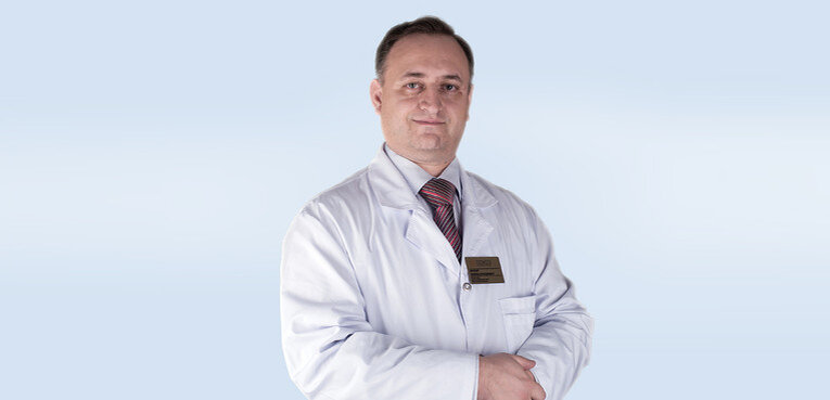 Файяд Фархат, врач-нейрохирург высшей квалификационной категории, д.м.н., профессор кафедры оперативной хирургии МГМСУ, доктор клиники «Союз».