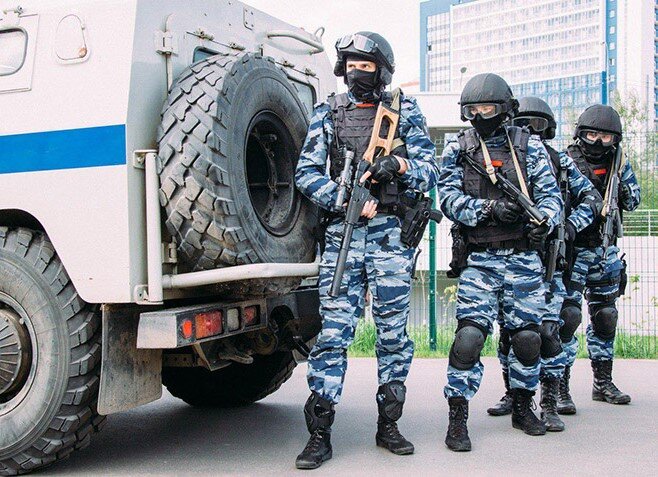 Бойцы ОМОН.