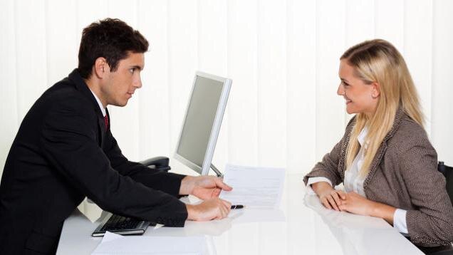 Улыбайтесь, ведитен себя уверенно, но не развязно