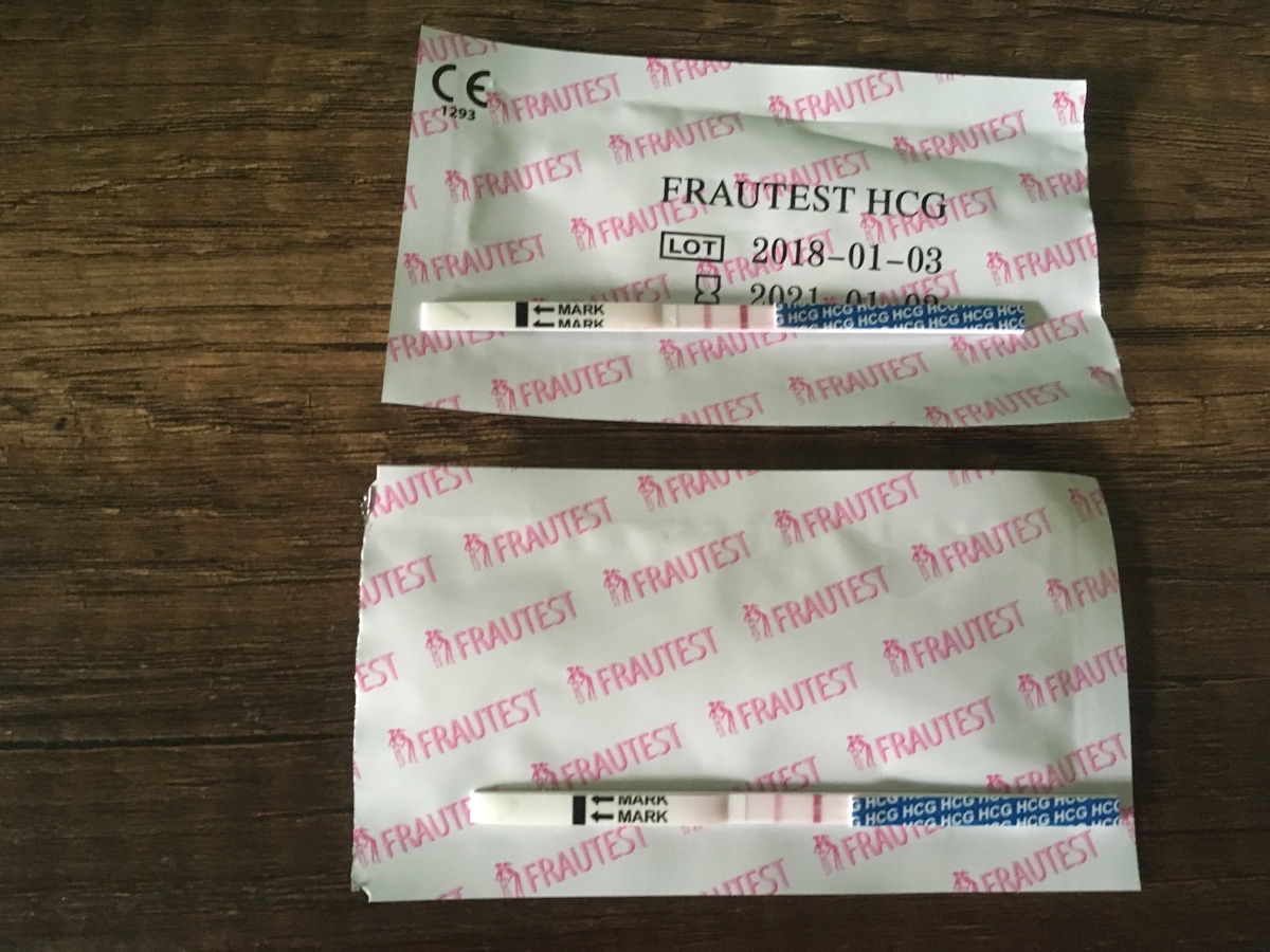 Это случилось вчера. Я была дома одна, муж на работе. Задержка месячных была 4 дня. Я не переживала по этому поводу, была уверена, что месячные вот-вот придут. 