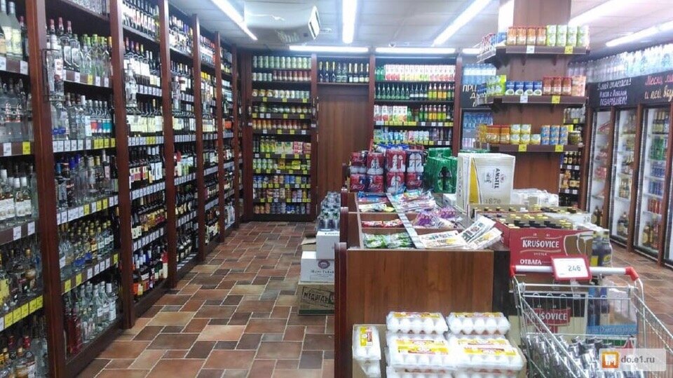 Если вам что-то предлагают купить  
В этом магазине
 
Никогда не слушайте продавцов
 
У них стоят планы на продажу
 
Которые они если не продут за этот день
 
То им придётся покупать это самим
 
И так во всех магазинах России
 
Это ад
 
В магазинах весь плохой товар выставляют вперёд
 
Свежий прячут от клиентов
 
При покупке сигарет у них так же стоит план на продажу

