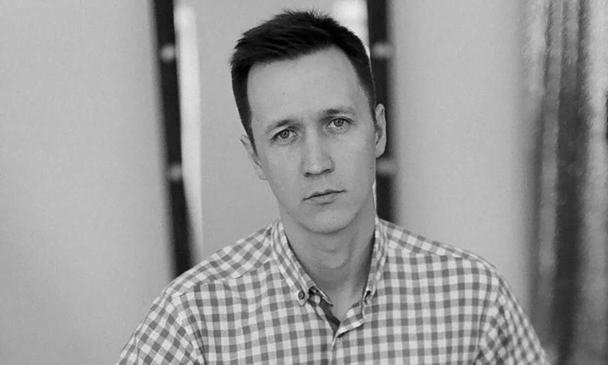 Команда олимпиады «Я – профессионал» пообщалась с  Александром Третьяковым, редактором информационного агентства «Татар.информ», который поделился с нами способами тренировки стажеров, рассказал, какие базовые навыки необходимы журналистам и почему много читать – это по-прежнему актуально.