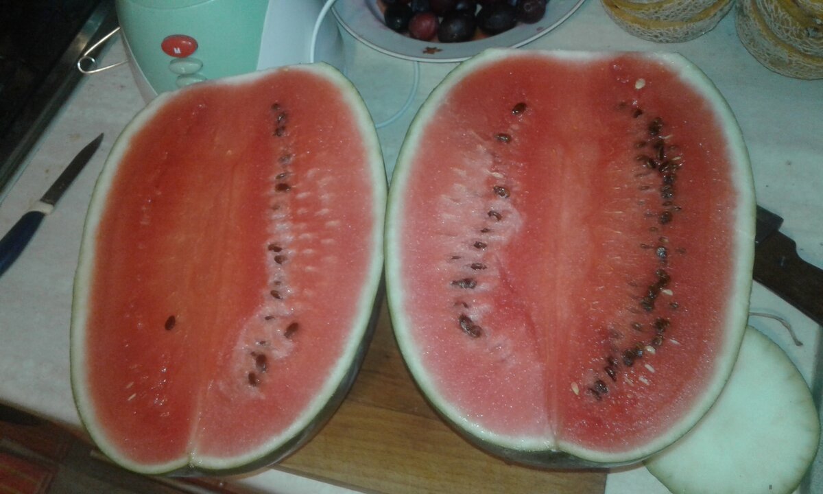 Арбуз 5 кг, отличный размер для маленькой семьи