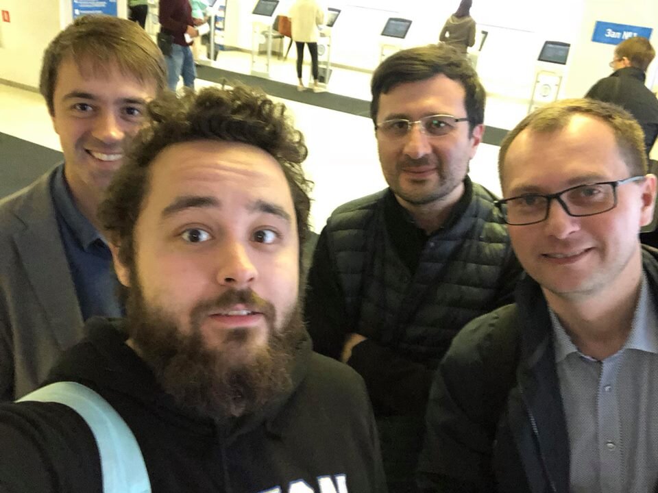 Коллектив "Базы" на регистрации в налоговой 