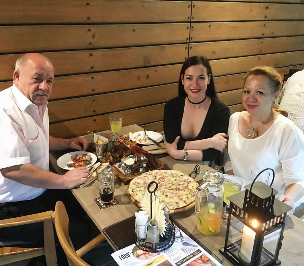 Ида Галич со своими родителями