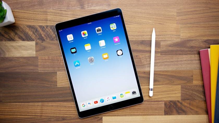   Компания Apple сразу после анонса двух новых Айпадов прекратила продажи модели iPad Pro 2017.