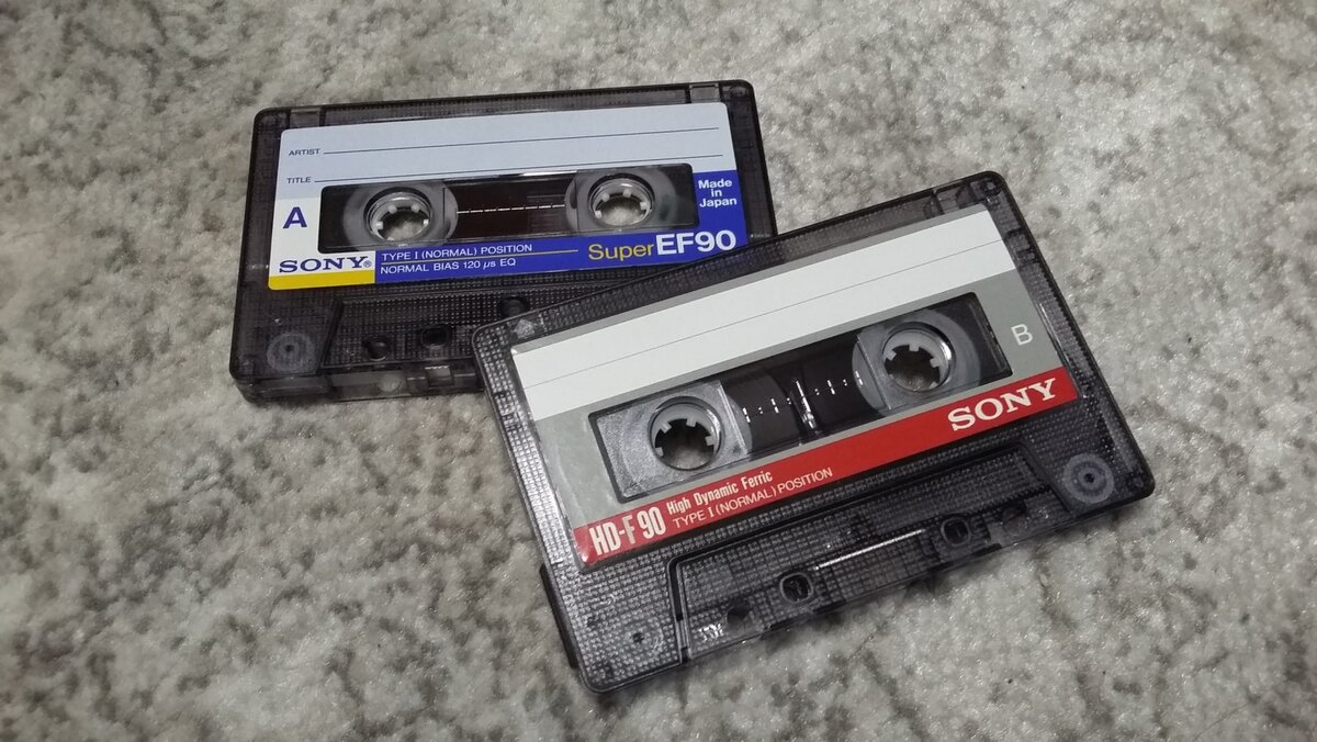 День кассеты. Sony AHF 90 кассеты. Кассеты Sony chf90 красные. Кассета сони Еф 90. Аудиокассета Sony ds90.