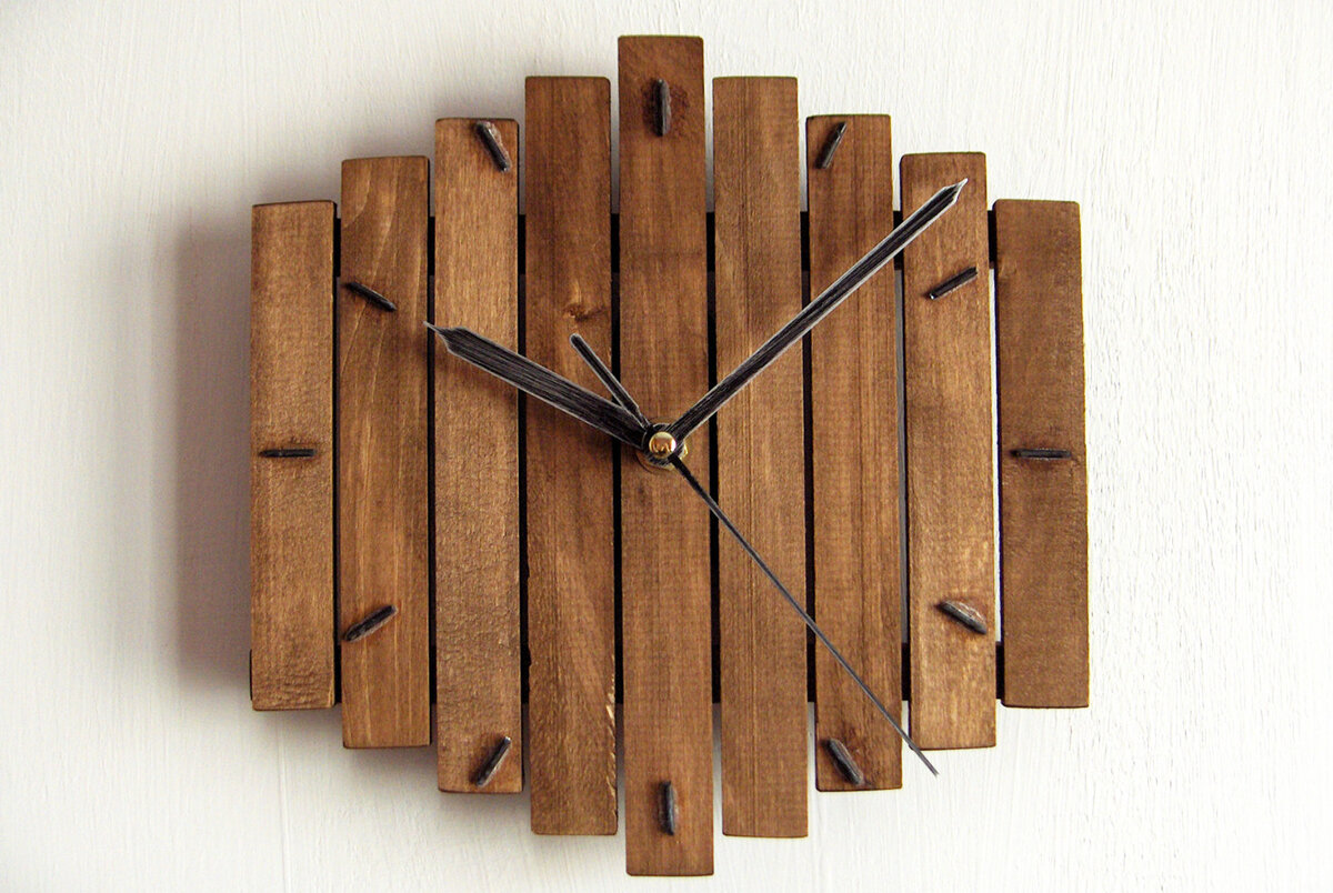 Часы из дерева на стену «Альпийские горы»