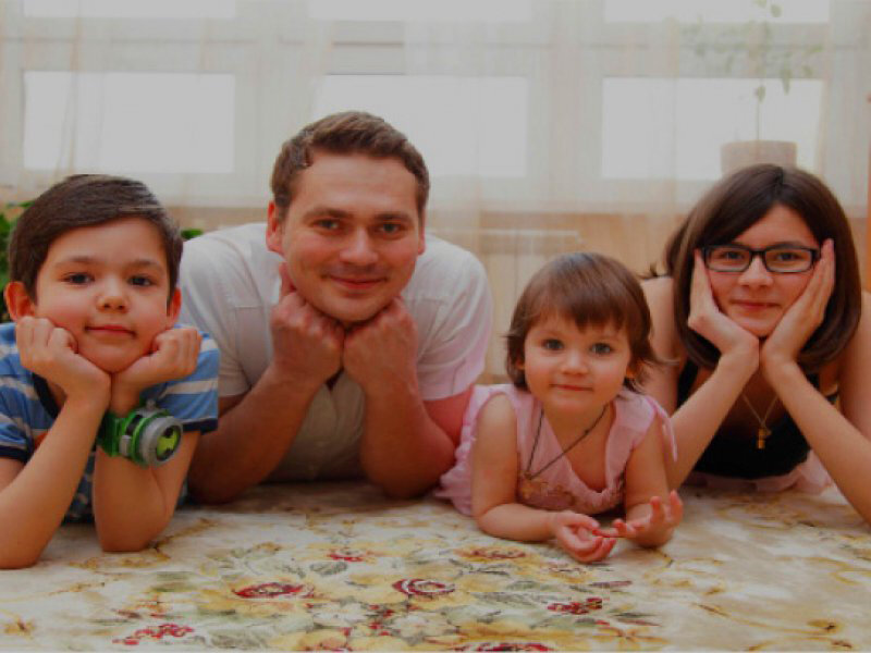 Третий брак и третий сын. Семья Олега Пашкова. Четверо детей. Актер четверо детей. Дети от первого брака в паре.