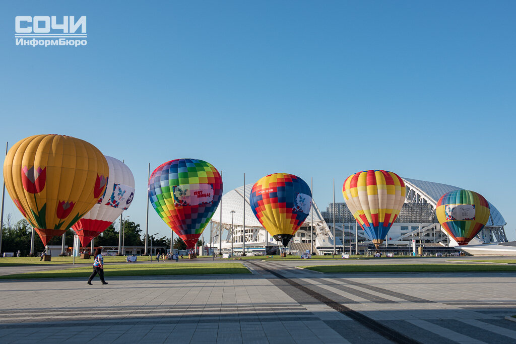 Воздушный шар сочи. Шары сочи. Поле с воздушными шарами сочи. Воздушный шар сочи полет. Солох аул воздушный шар.