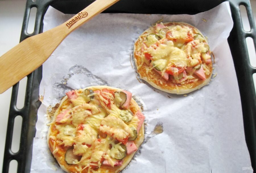 Маленькую по размеру пиццу еще называют школьной