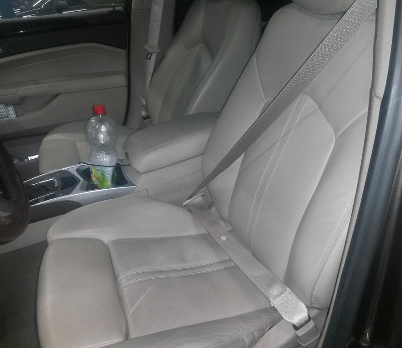 Ремень безопасности протянутый за спиной