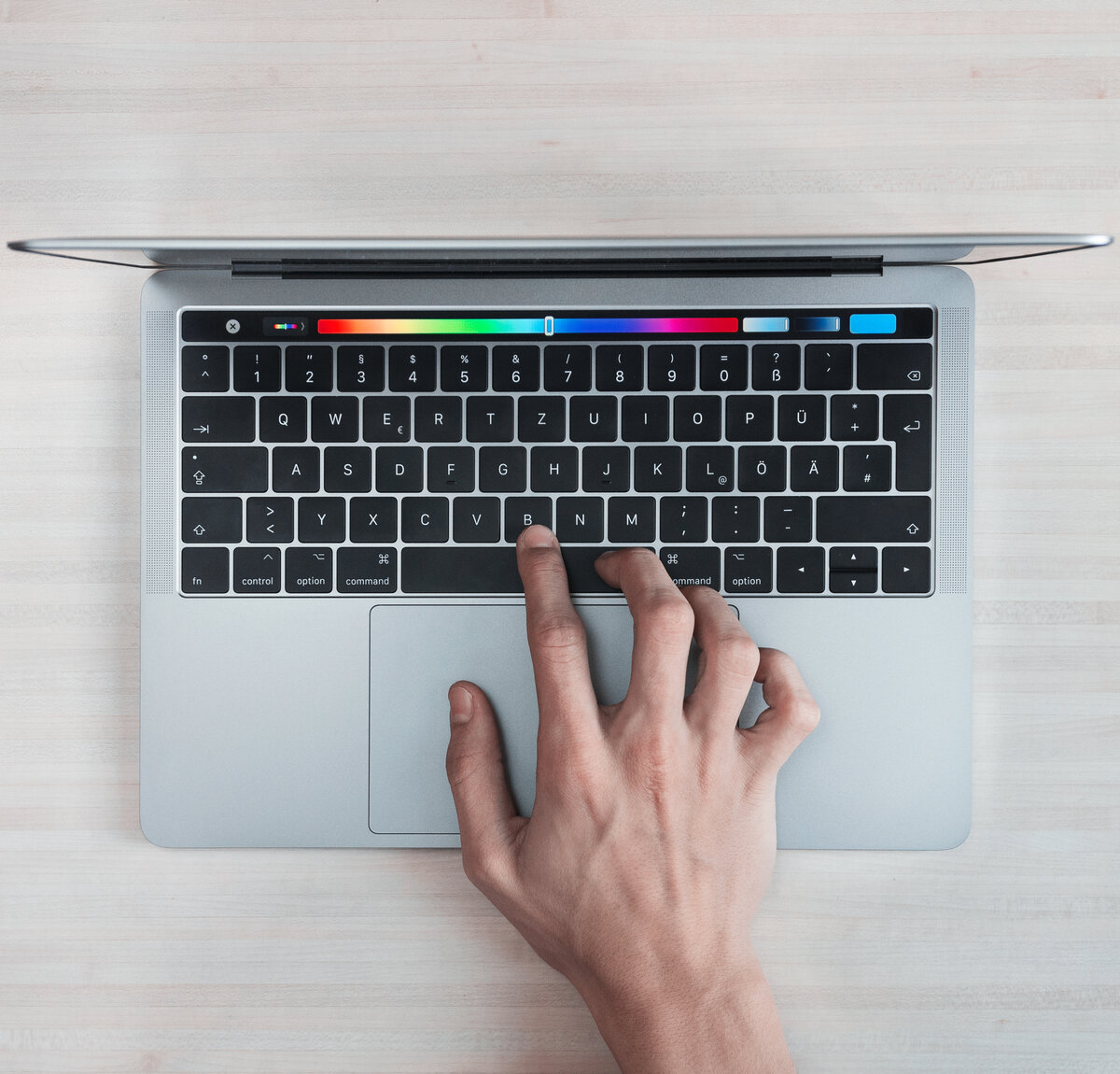                                                        Macbook Pro с скидкой в 300 Евро