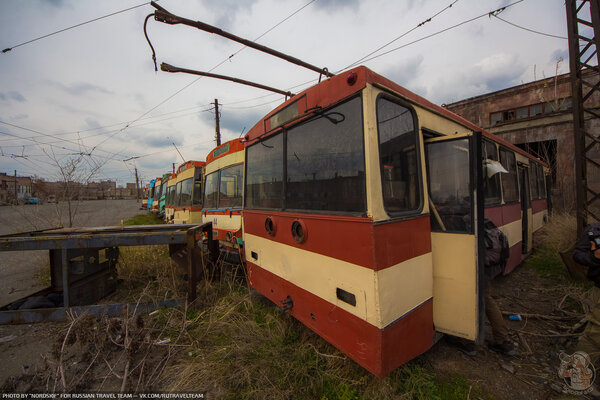 Как умирает троллейбус? Заброшенная техника в старом советском депо!