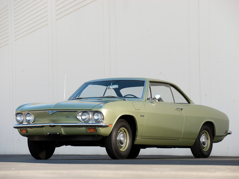 Автомобиль, ставший предвестником всех «пони-каров», – Chevrolet Corvair Monza. На снимке рестайлинговый вариант модели, дебютировавший в сентябре 1964-го