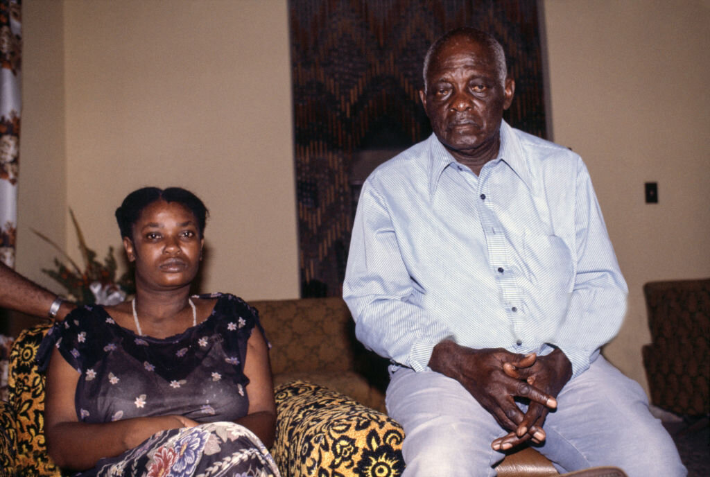 Клервиус Нарцисс с еще одной жертвой колдуна - Франтиной Иллеус (фотография 1982 года)