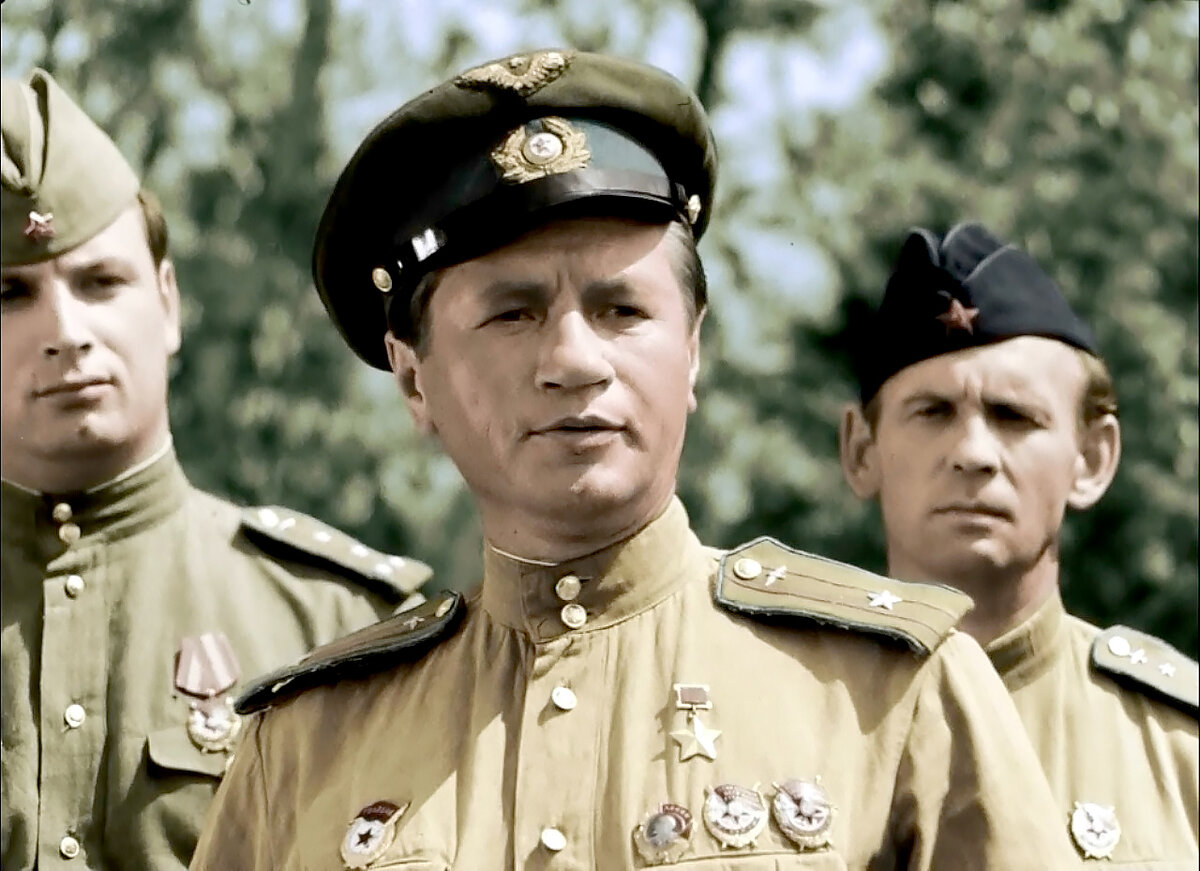 Капитан (здесь уже гвардии майор) Титаренко в исполнении Леонида Быкова
