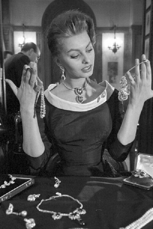 Софи Лорен в салоне Cartier