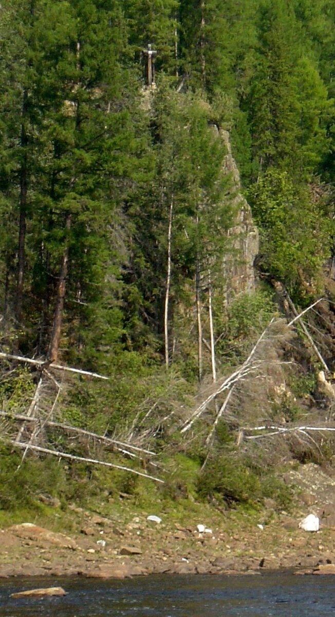 Общий вид расположения памятного креста в честь Первой Амурской экспедициилияние Сутама и Гонама