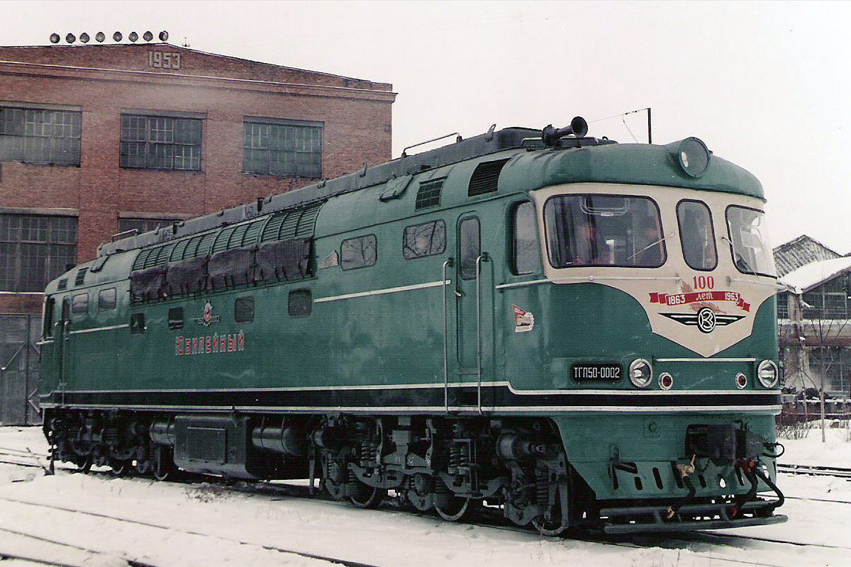Пассажирский тепловоз с гидравлическим приводом ТГП50-002
