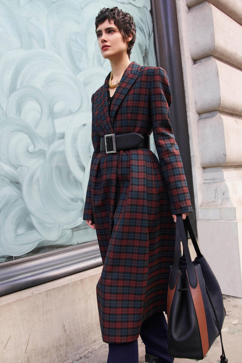 Модные пальто сезона с показов Lanvin, Dries Van Noten, Dolce & Gabbana, Maje, Mulberry