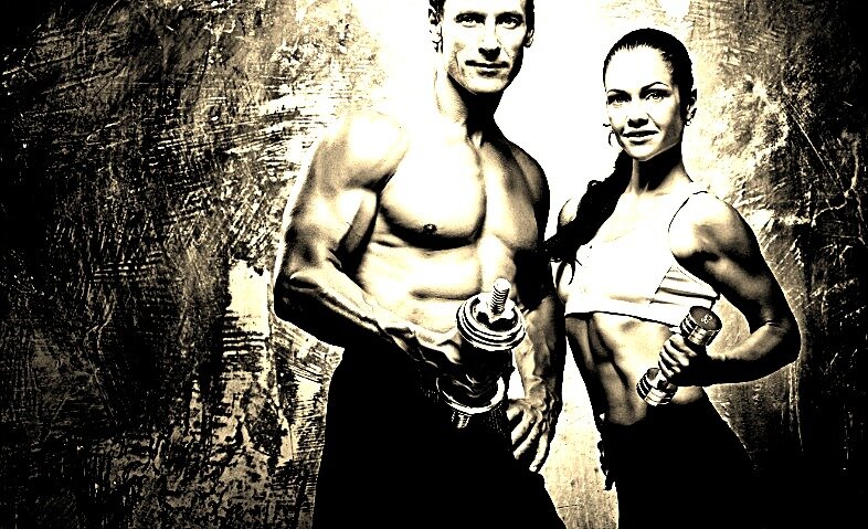 Стройные парень и девушка