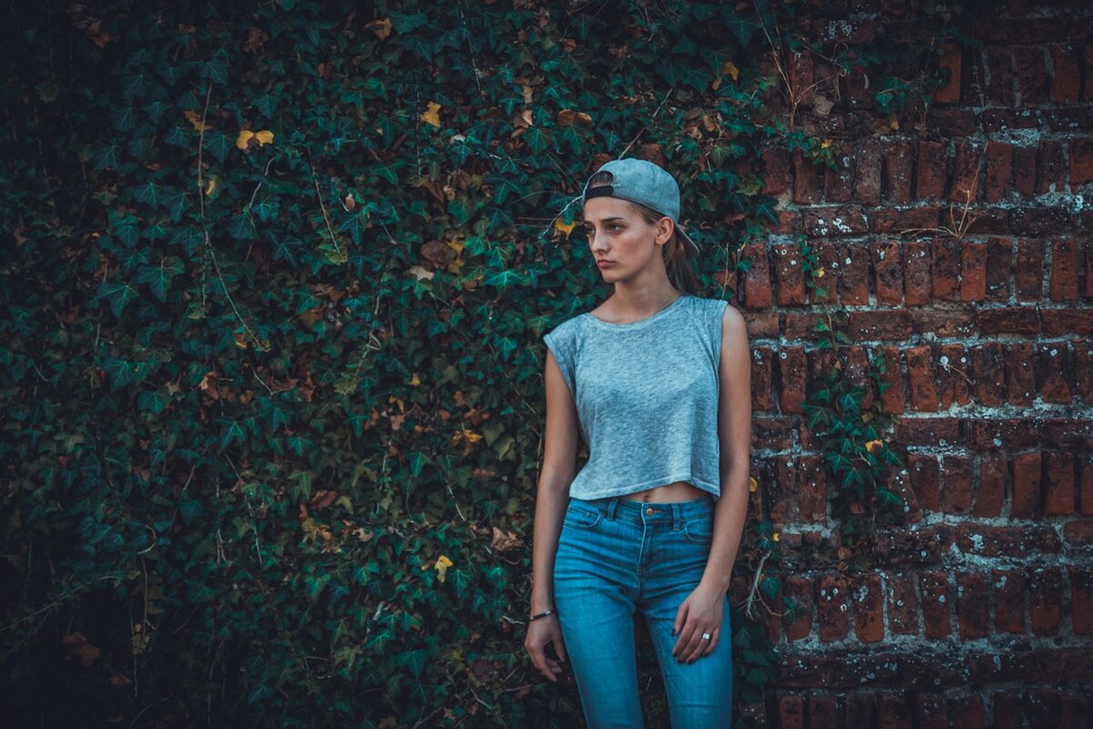 Источник: https://www.pexels.com/photo/photo-of-woman-wearing-cap-1447128/