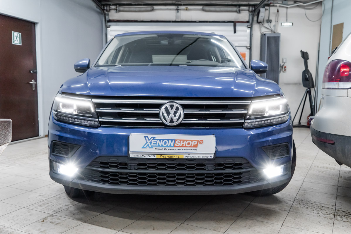 Тигуан свет. Светодиодные фары Volkswagen Tiguan 2020. VW Tiguan 2021 фары. Tiguan respect фары 2021. Volkswagen Touareg 2020 ходовые огни.