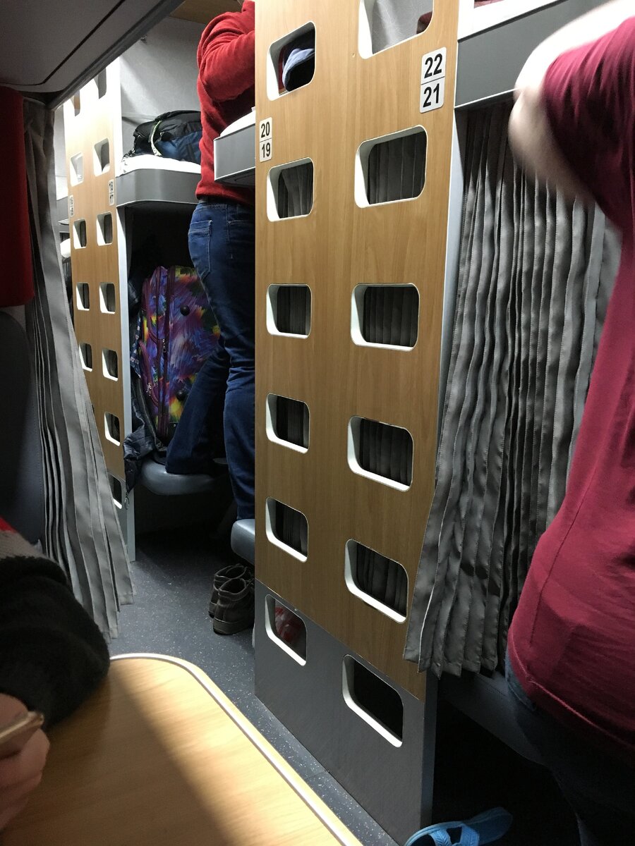 шторка в плацкарте на боковой полке