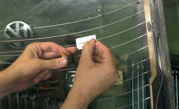 Восстановления нити с помощью токопроводящего лака