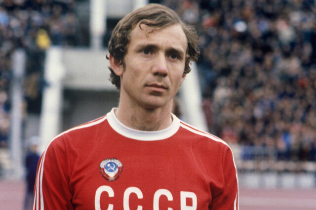 Олег Романцев - капитан сборной СССР на олимпиаде.