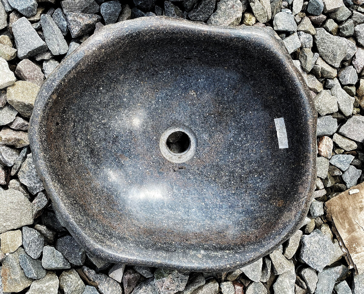 Раковина из речного камня