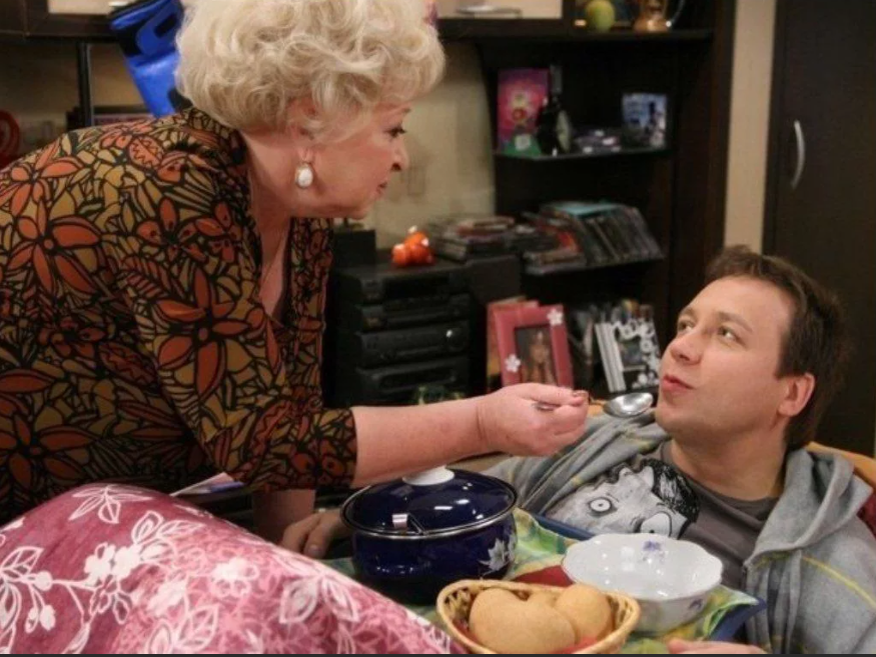 "Я своего 30 летнего ребенка кормлю с ложечки"