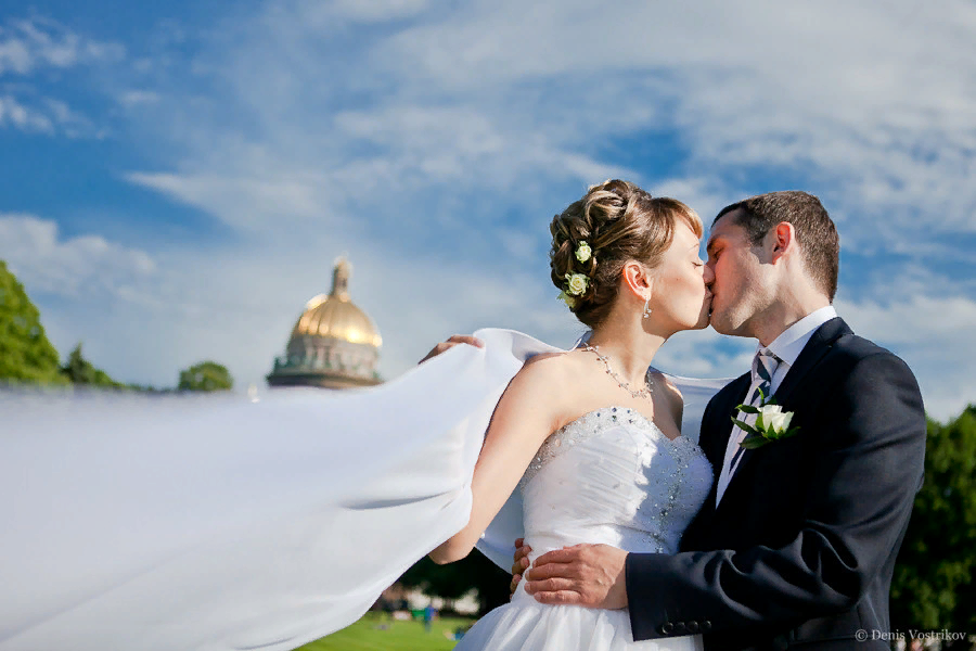 И были свадьбы россиянок и болгар, и было наше традиционное "Горько". Многие пары нашли в нашем краю  семейное счастье. Источник: Яндекс.Картинки.