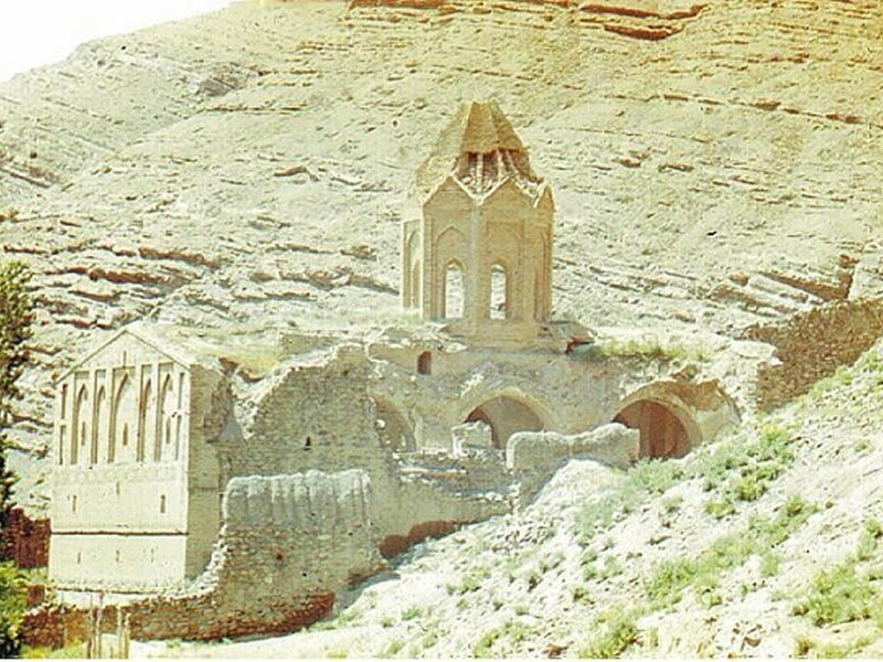 Cнесенная в 1975-м году армянская церковь Святой Троицы в Нахджаване (время строительства - VII век н.э).