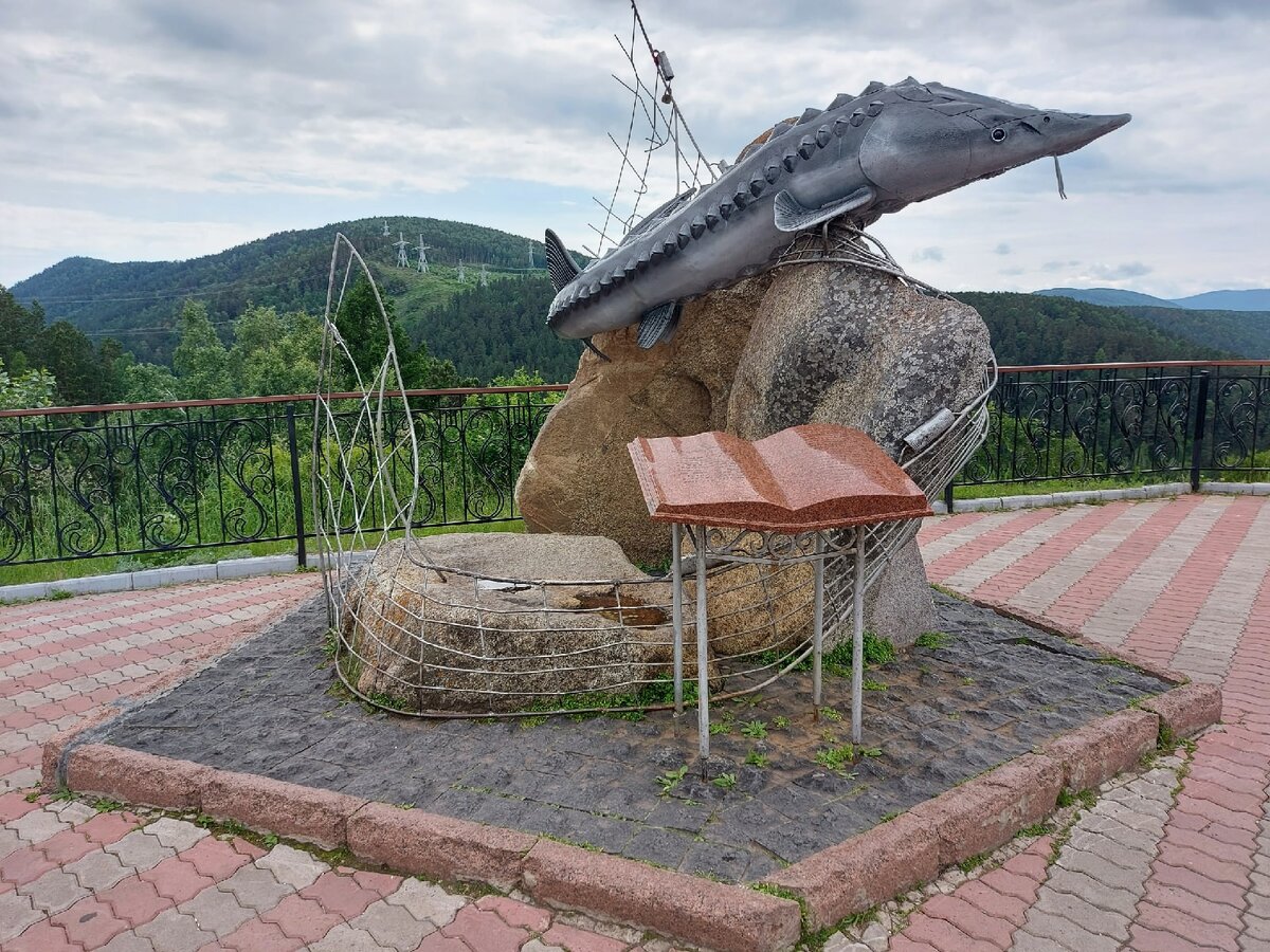 Памятник "Царь - рыба" по мотивам одноименного рассказа В. П. Астафьева