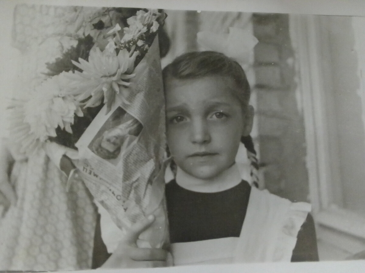 Мама школьница. Фото из семейного архива автора.