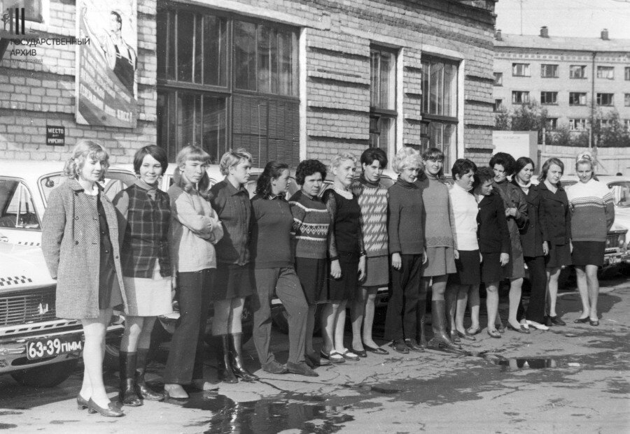 Жизнь в 1971 году. Пермь 1971. 1971 Год. Советские женщины таксисты. Фото 1971 года.