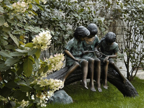 Какой может быть садовая скульптура?