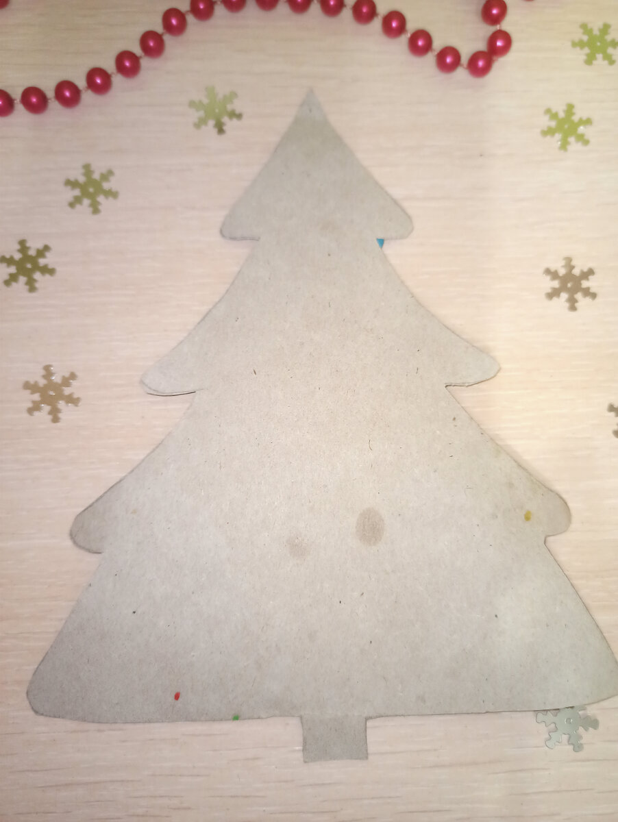 Простые поделки с детьми, аппликация из пластилина, украшаем ёлочку