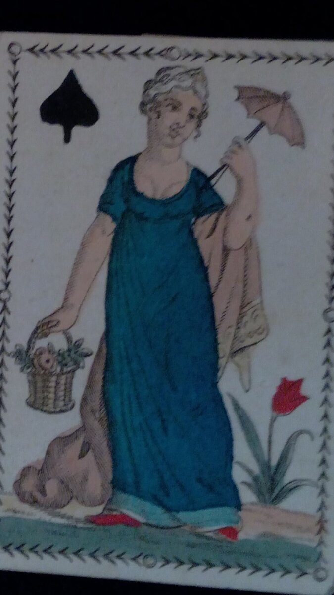 Зонтик и корзина с фруктами в руках дамы.