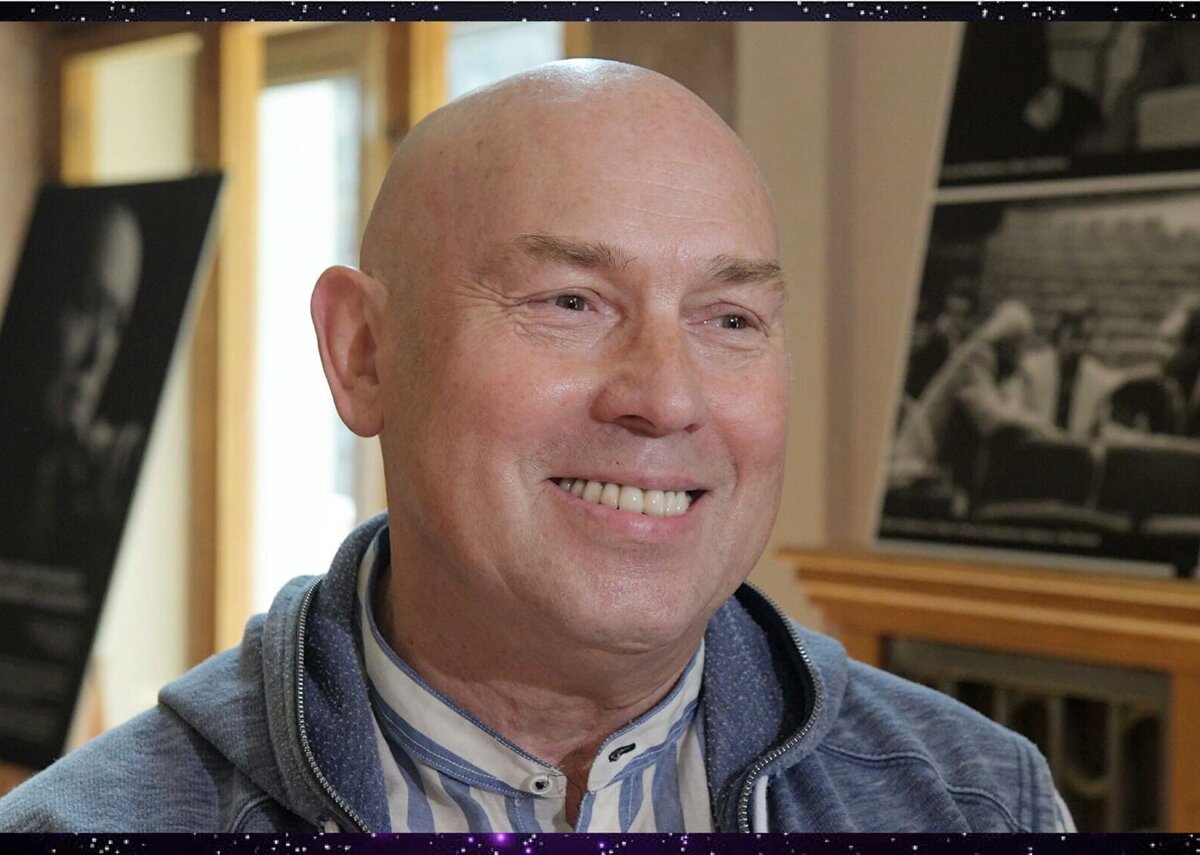 В тяжелые два года он работал везде, где подвернется работа. Был грузчиком, посудомойкой, хлеборезом...