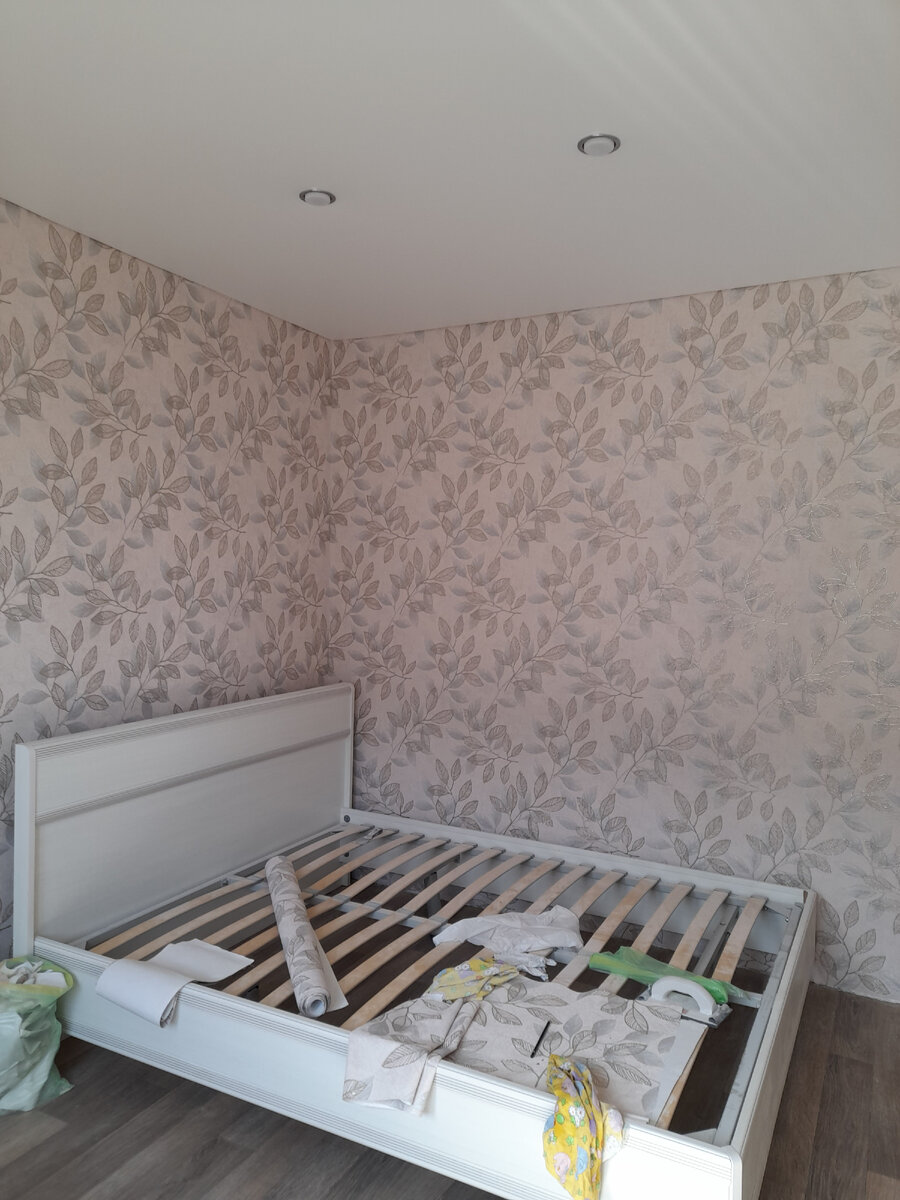 Какие обои можно поклеить в небольшой спальне. Мой пример комната 14 м2 ...