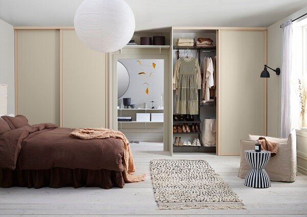 Встроенный шкаф-купе с системой хранения Elfa