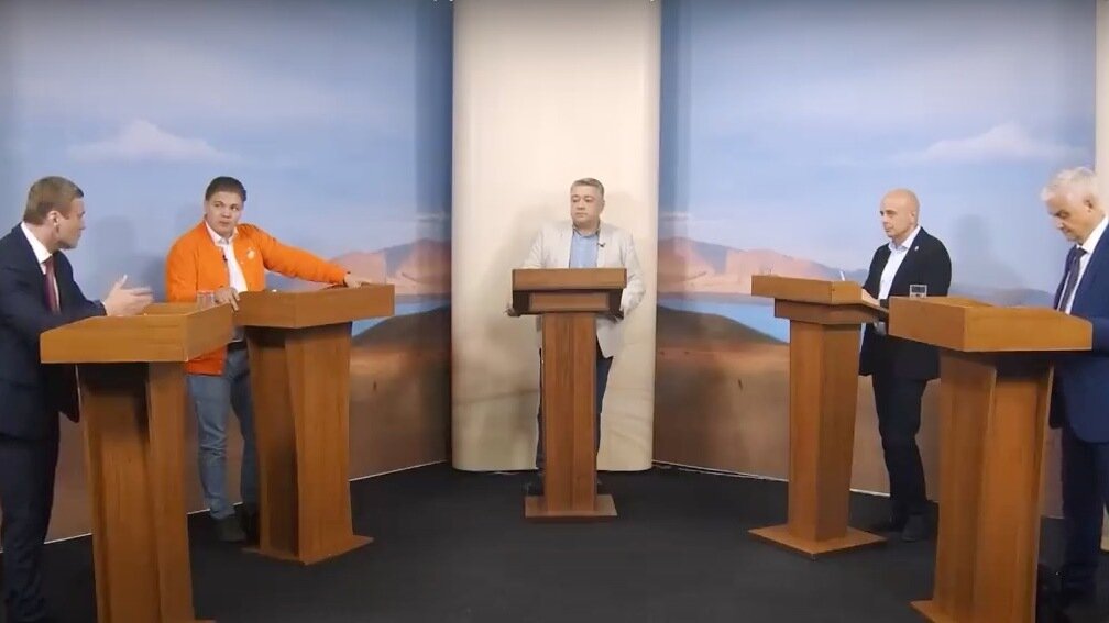     Политический эксперт Евгений Минченко оценил выступления кандидатов в губернаторы на первых дебатах в Хакасии. По его мнению, Сокол — уверенный, Коновалов — капризный, Молчанов — яркий, а Грудинин — правдоруб.