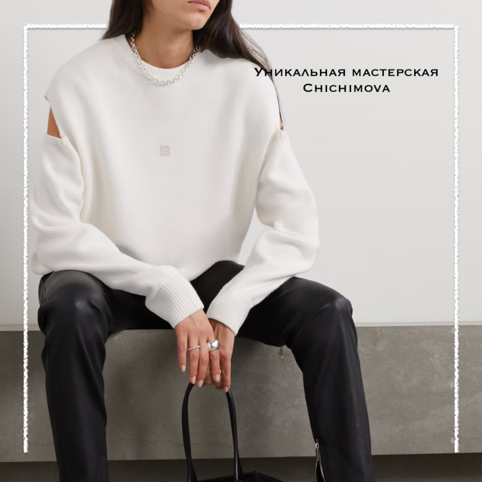 Свитер Givenchy был связан в Италии из роскошной смеси шерсти и кашемира и имеет вырезы на плечах, сквозь которые проглядывает кожа. Свитер разработан для непринужденной посадки и показывает логотип дома Givenchy на спине. Листайте галерею!