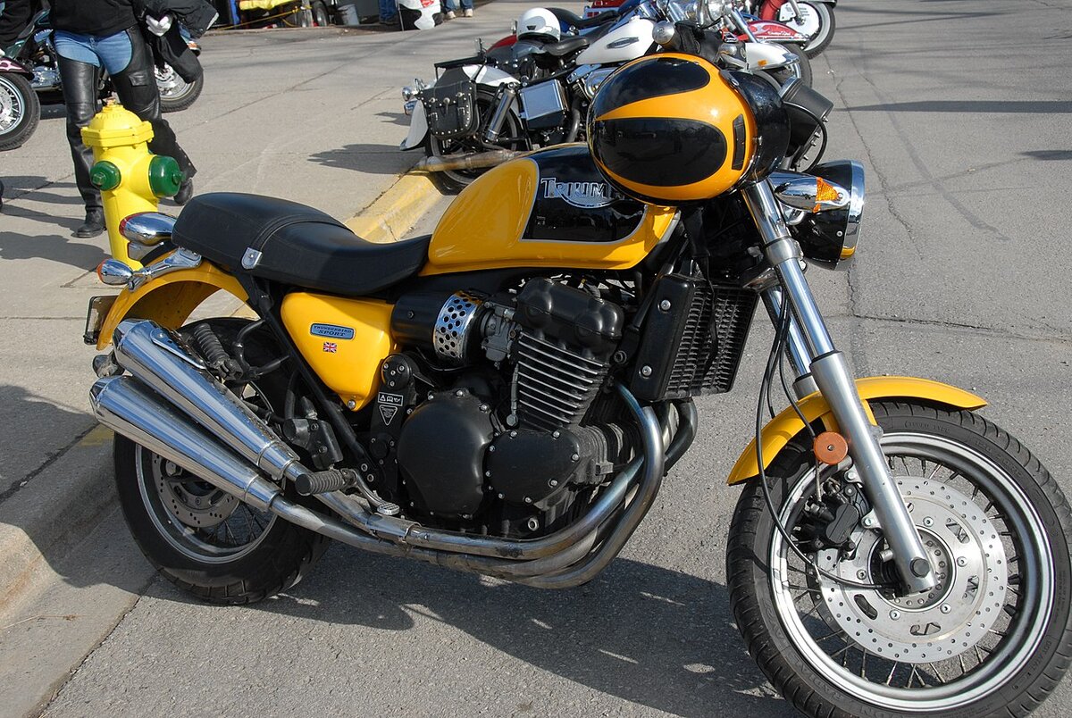 Мотоцикл Триумф Thunderbird 900